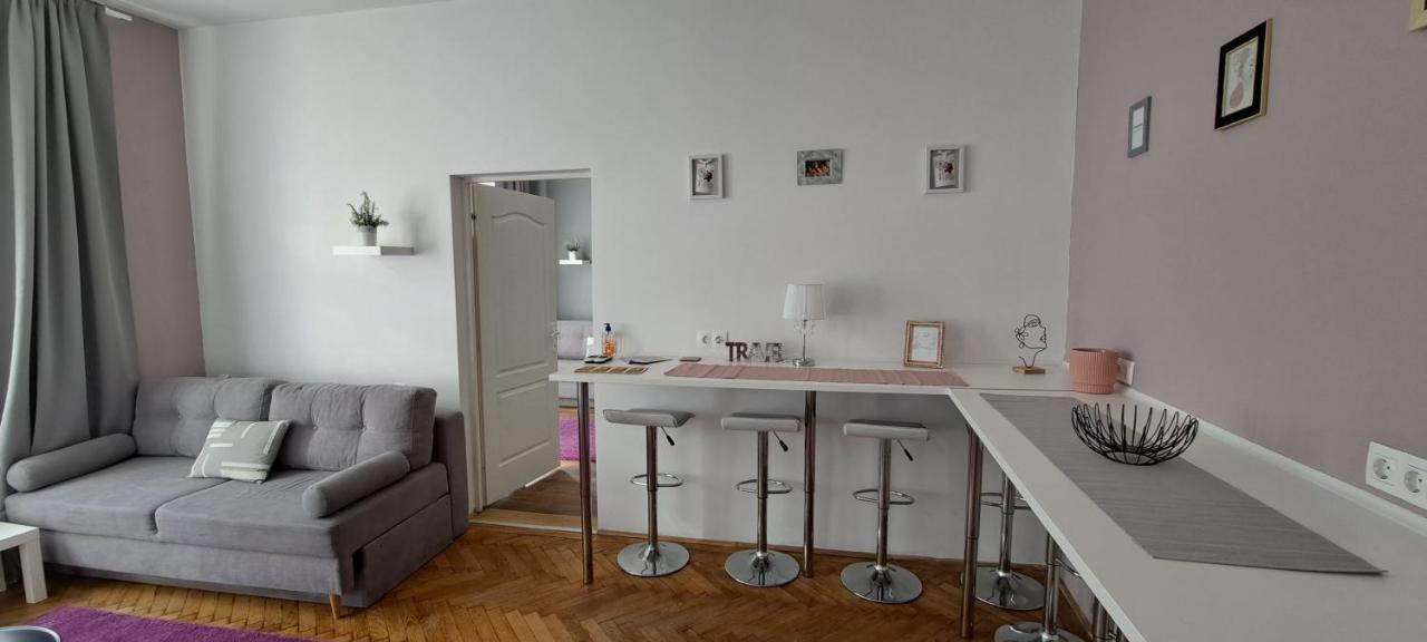 Sweet 16 In The Party District Appartement *